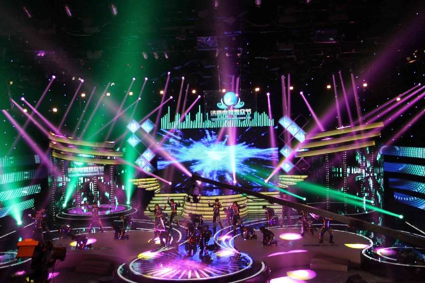 燈光舞臺(tái)類型有哪幾種_舞臺(tái)燈光的分類及其作用_舞臺(tái)燈光類型