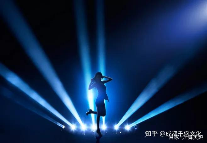舞臺燈光的分類及其作用_燈光舞臺類型有哪幾種_舞臺燈光類型