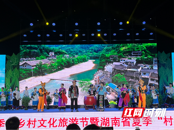 ?。ㄏ募荆┼l(xiāng)村文化旅游節(jié)暨夏季“村晚”示范展示活動(dòng)開幕