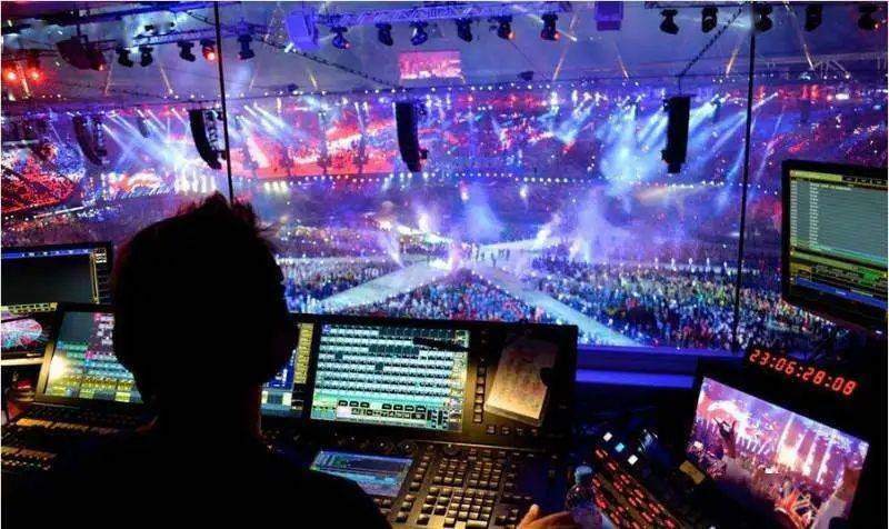 調(diào)光師の崗位職責(zé)調(diào)試打造美輪美奐的舞臺(tái)效果