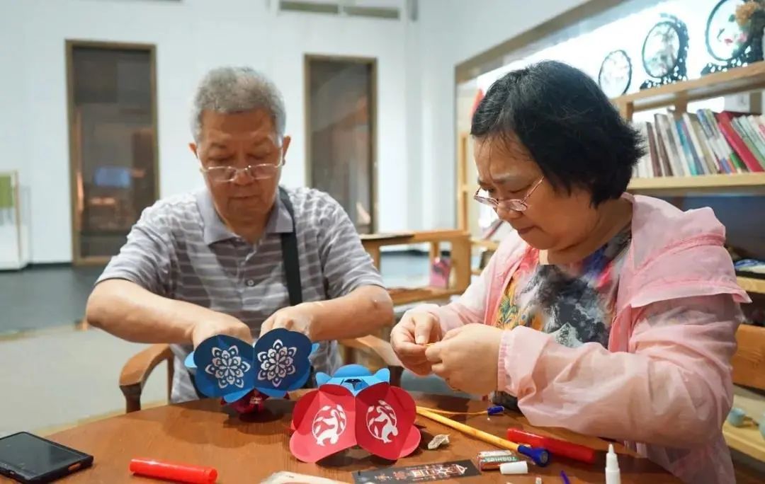 贈春聯(lián)主題_2013年春節(jié)免費書寫贈春聯(lián)活動策劃書_贈送春聯(lián)