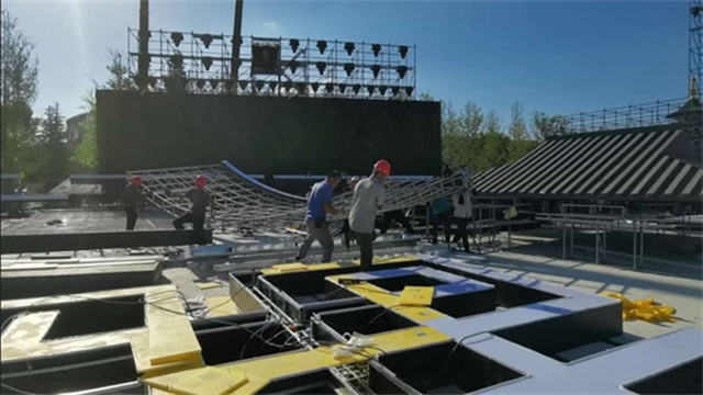 搭建婚禮舞臺累不累人_婚禮舞臺搭建怎樣_搭建婚禮舞臺需要的材料