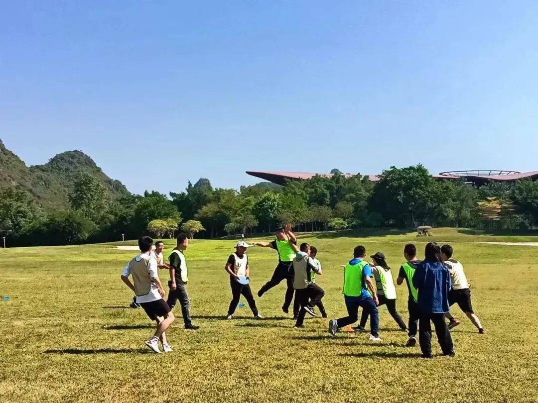 逃離城市，來花花大世界體驗(yàn)精致露營+游園會團(tuán)建玩法，釋放壓力，感受快樂