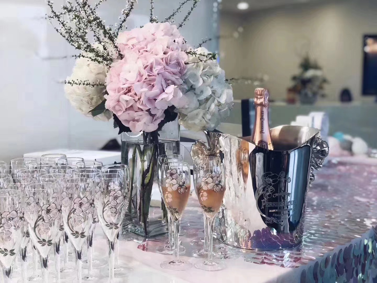 如何成功舉辦商務(wù)酒會(huì)活動(dòng)？從策劃到執(zhí)行的全面指南與巴黎之花品鑒酒會(huì)案例分享