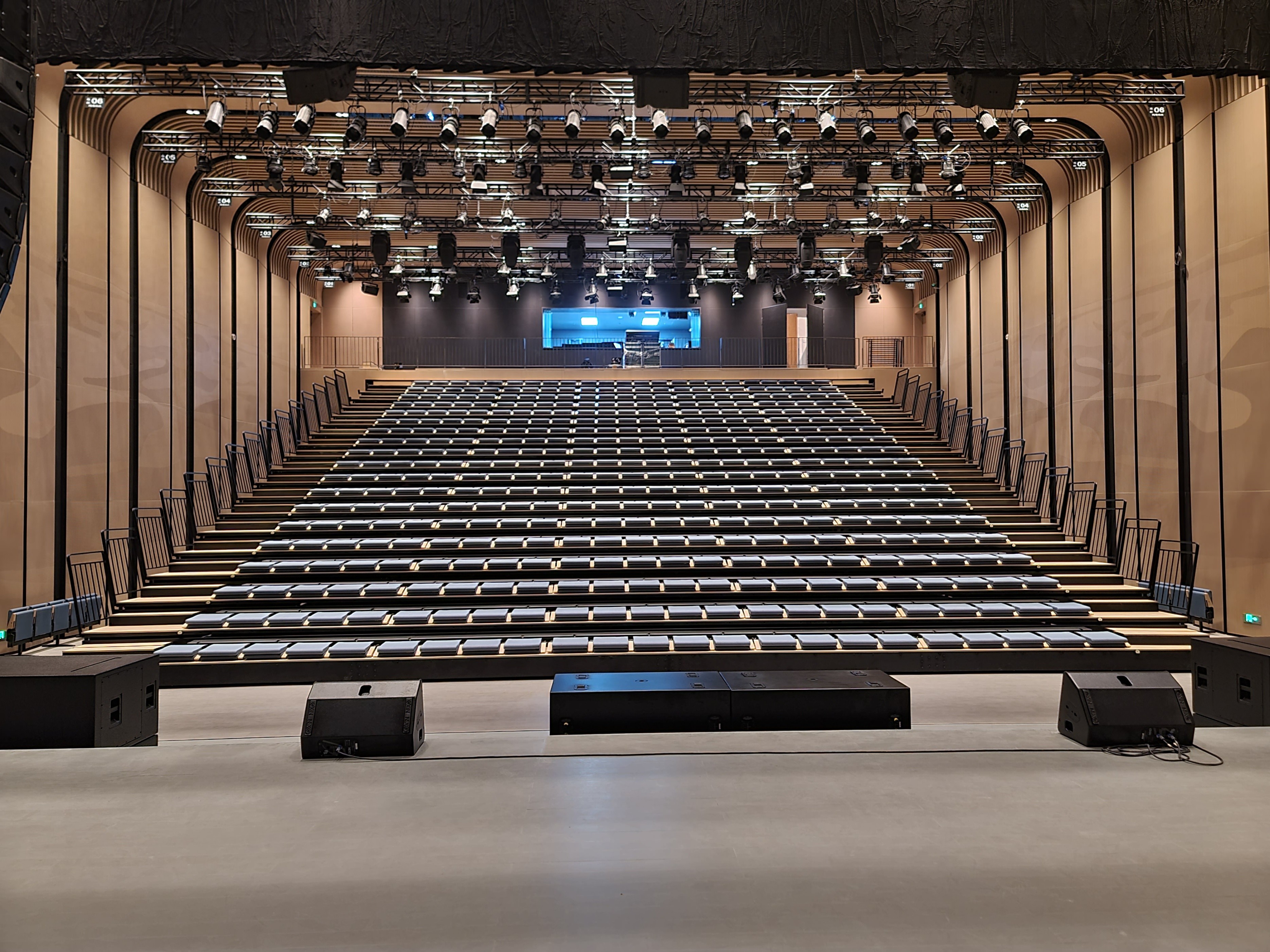 西安一帶一路文化交流中心的隱藏功臣：恒益誠(chéng)伸縮看臺(tái)座椅