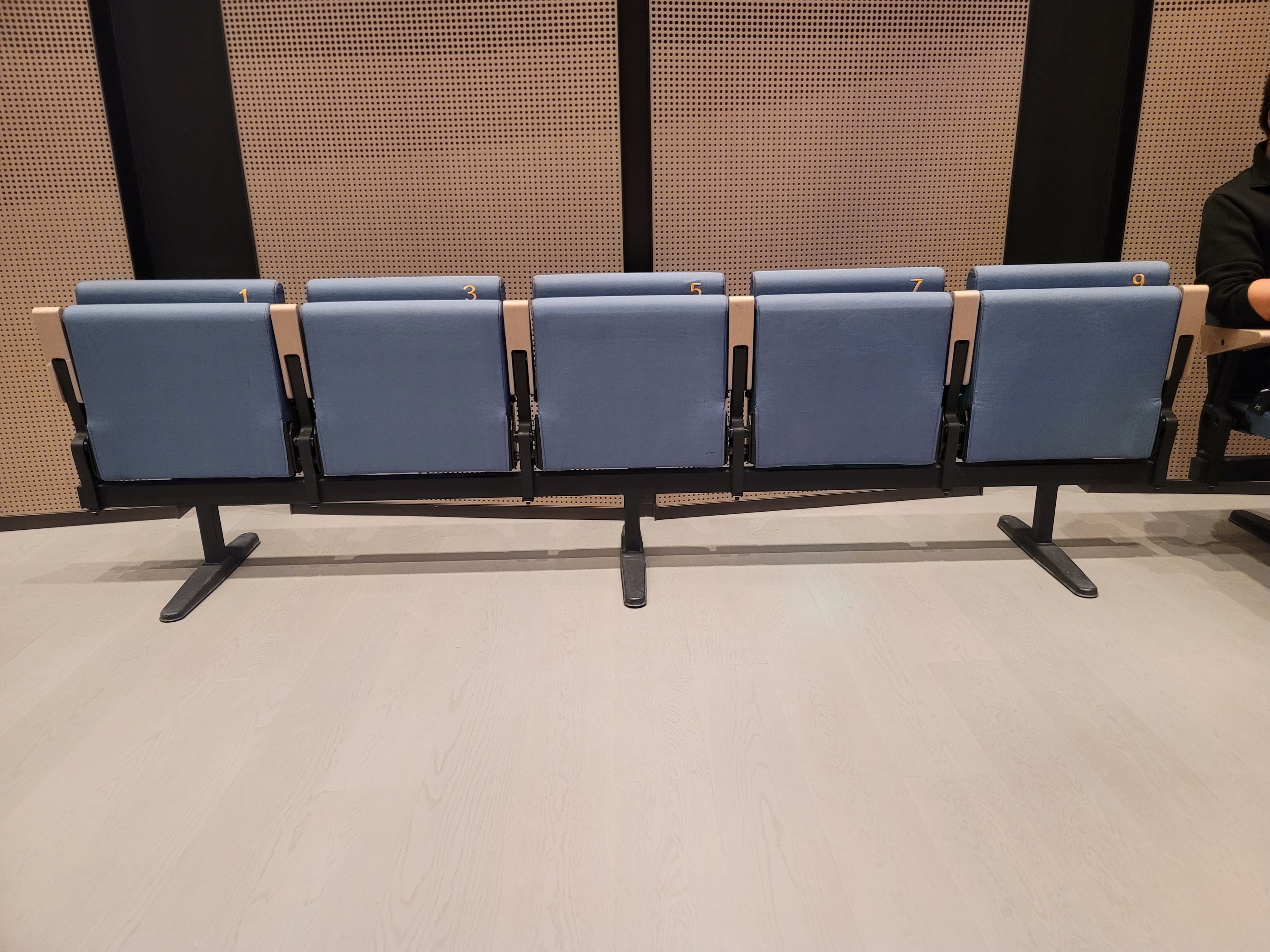 演繹卓越_卓越的表演_品質(zhì)卓越舞臺(tái)搭建制作公司