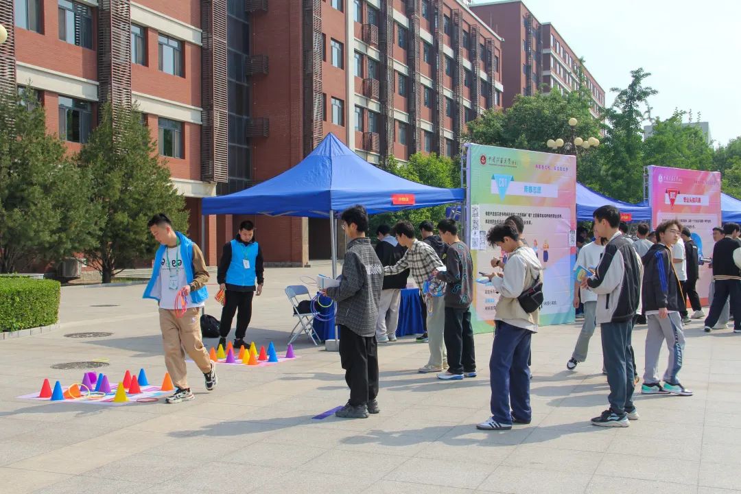 大學(xué)生生涯體驗日活動_2025年生涯規(guī)劃教育_大學(xué)生活動策劃書格式及范文