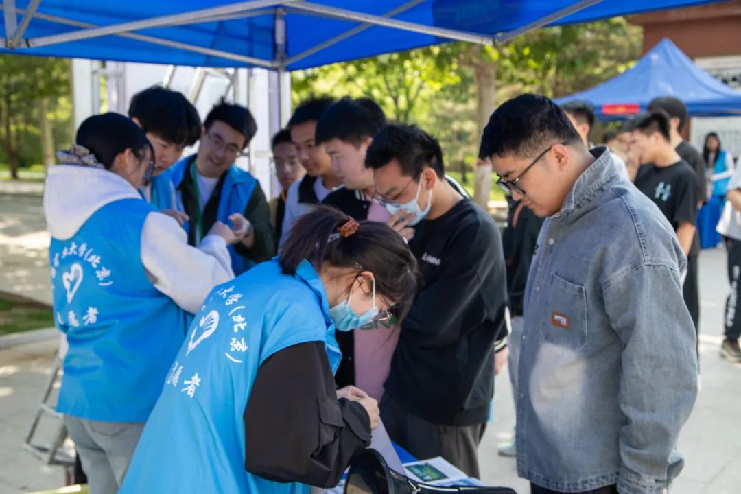 2025年生涯規(guī)劃教育_大學(xué)生生涯體驗日活動_大學(xué)生活動策劃書格式及范文