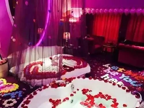 2024年七夕節(jié)各大商家搶灘浪漫經(jīng)濟(jì)，酒店特色服務(wù)一房難求