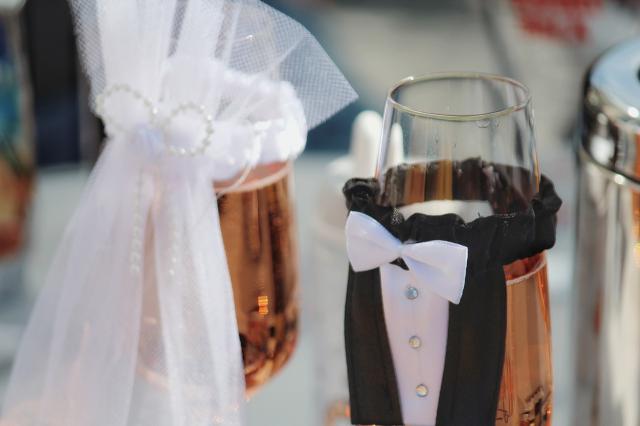 婚慶慶典講話稿：感恩親友見(jiàn)證，祝兒子兒媳新婚百年幸福