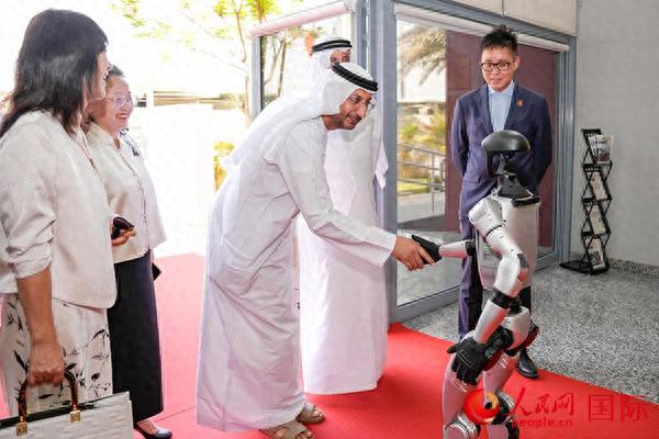 迪拜中國(guó)學(xué)校舉辦六一活動(dòng) 中外嘉賓齊聚共敘中阿友誼