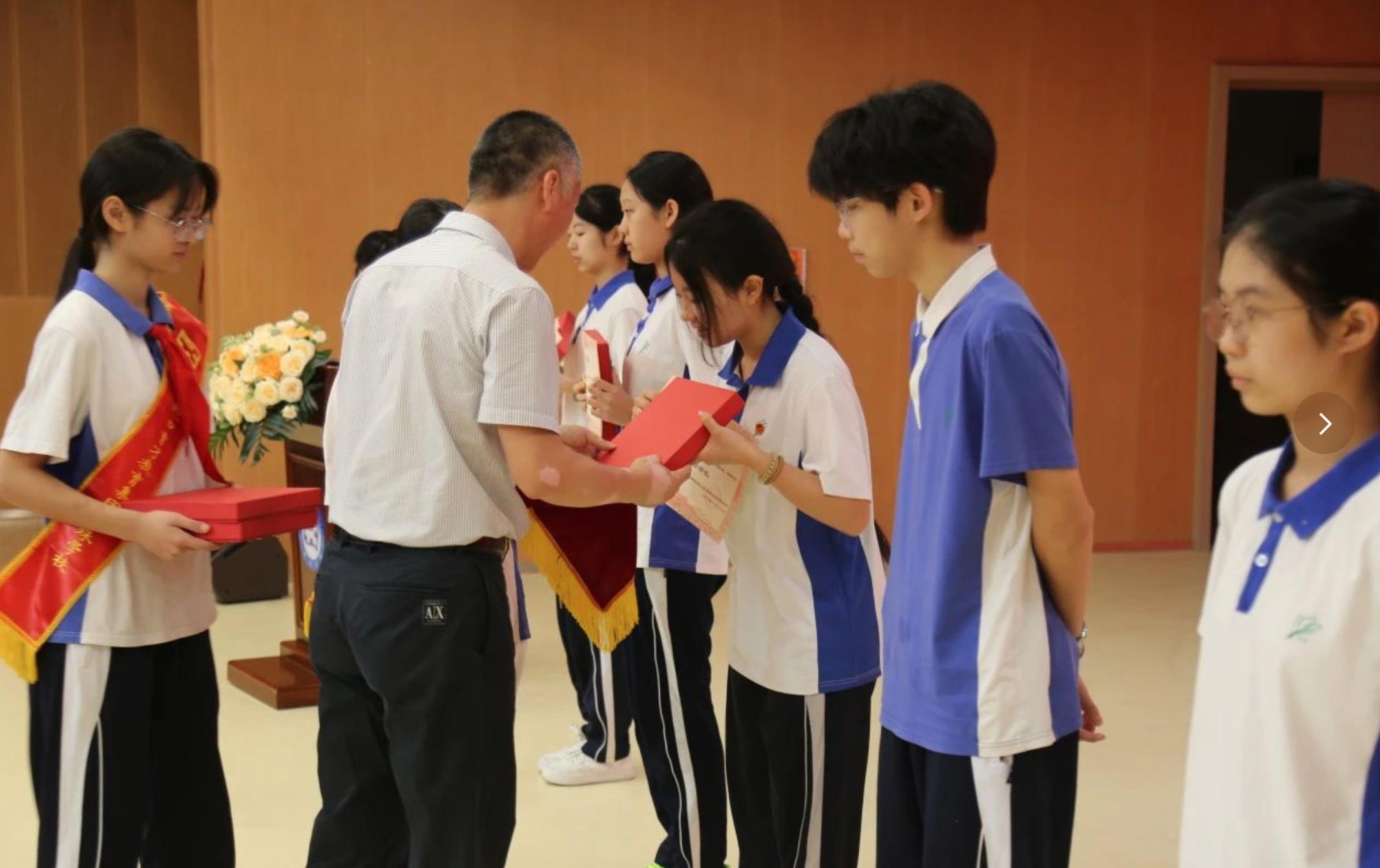 龍珠學(xué)校學(xué)生會表彰換屆大會_表彰大會活動策劃_深圳龍珠學(xué)校學(xué)生會換屆儀式