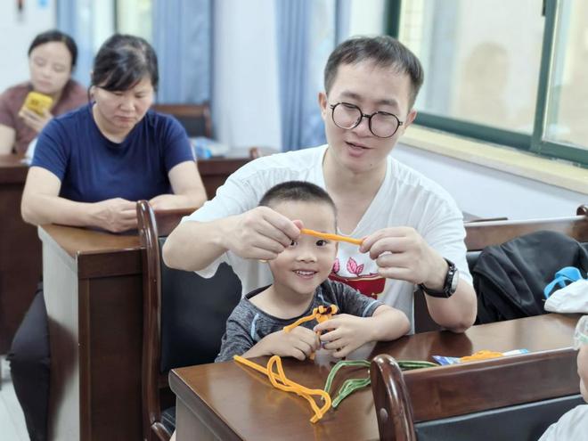 DIY扭扭棒手工向日葵花束_教師節(jié)活動(dòng)策劃圖片_教師節(jié)活動(dòng)