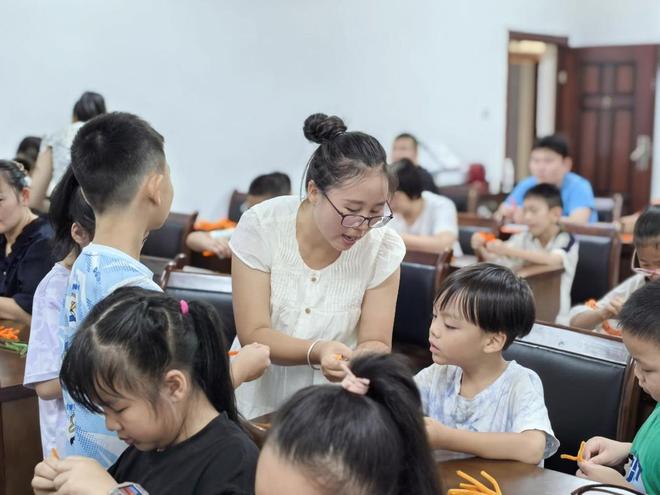 DIY扭扭棒手工向日葵花束_教師節(jié)活動(dòng)_教師節(jié)活動(dòng)策劃圖片